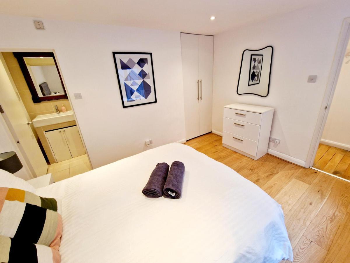 Appartamento Beautiful Hyde Park Flat By Lancaster Gate Station With Private Back Patio Londra Esterno foto