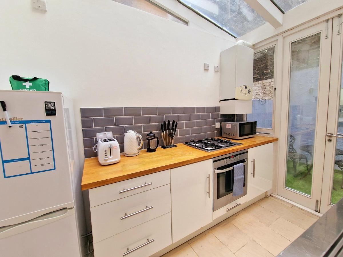 Appartamento Beautiful Hyde Park Flat By Lancaster Gate Station With Private Back Patio Londra Esterno foto