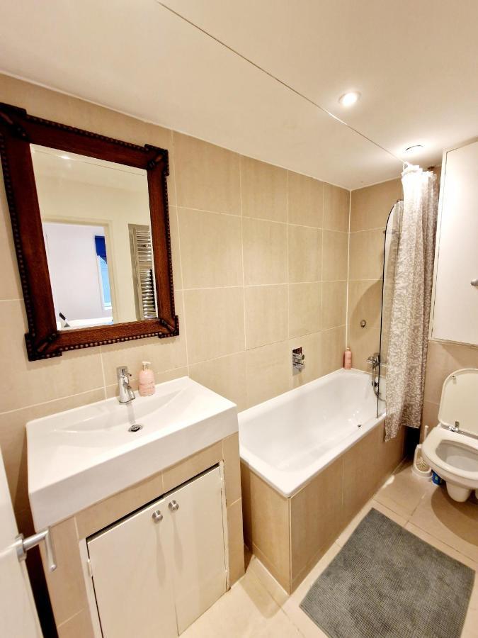 Appartamento Beautiful Hyde Park Flat By Lancaster Gate Station With Private Back Patio Londra Esterno foto